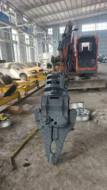 Excavator car dismantling shear
