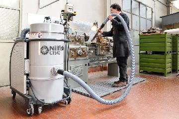 Industrial vacuum cleaner