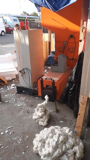 Foam recycling melting machine