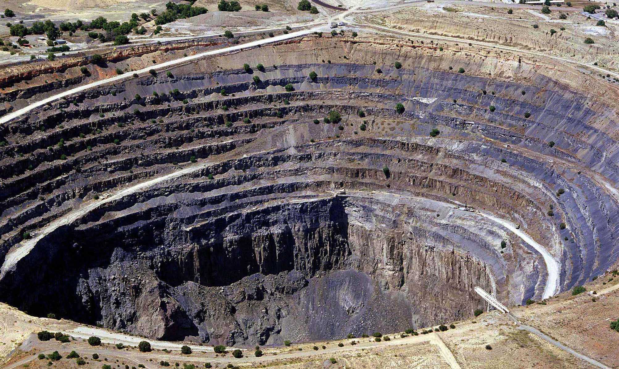 Ископаемые восточной африки. Лесото алмазный рудник Летсенг. Катока Ангола АЛРОСА. Карьер Катока Ангола. Добыча алмазов в ЮАР.
